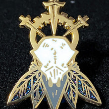 Load image into Gallery viewer, RAVEN SKULL - 1.75" enamel pin