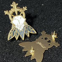 Load image into Gallery viewer, RAVEN SKULL - 1.75" enamel pin