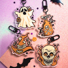 Load image into Gallery viewer, VINTAGE HALLOWEEN - 2.5" acrylic keychains
