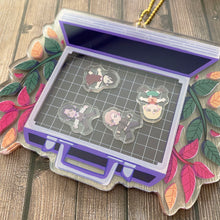 Load image into Gallery viewer, Resident Evil ATTACHE CASE - 5&quot; shaker charm
